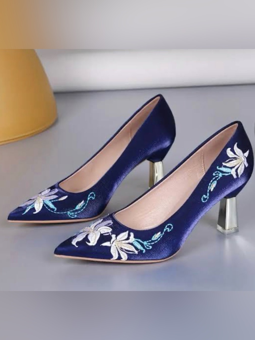 NEW [XCM] Floral Embroidered Pointed Heels Pumps Navy Satin Women’s EU 38, US 7 - Picture 3 of 14
